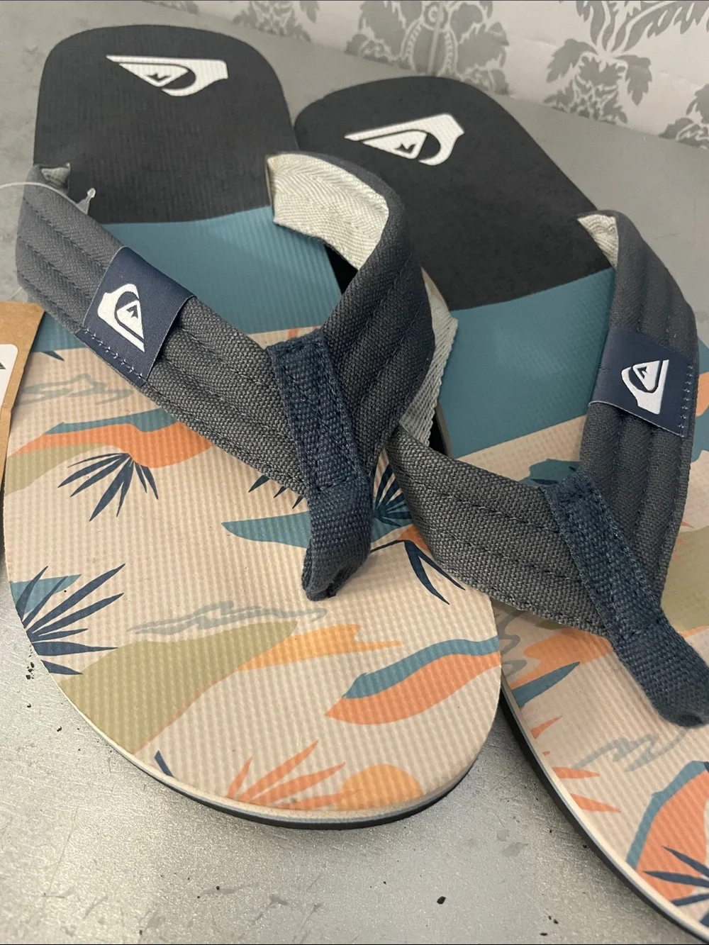 Quiksilver Men's Tropical Pattern Flip Flops in Black, Teal & Tan